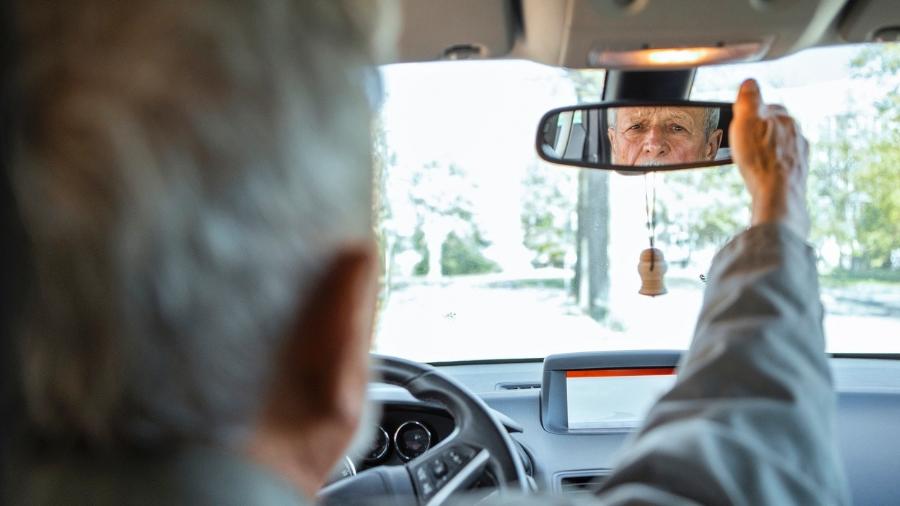 Médico pode ajudar idoso a reconhecer quando é hora de largar o volante