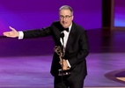 Emmy 2024: John Oliver agradece sua cachorra morta em discurso - Kevin Winter/Getty Images