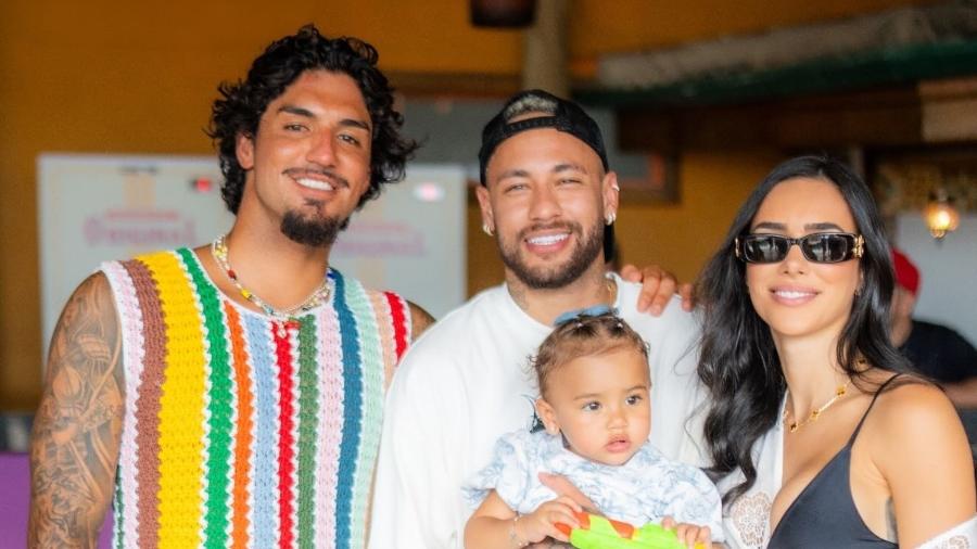 Neymar publicou foto com Gabriel Medina, Bruna Biancardi e Mavie