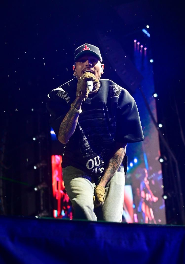 O cantor Chris Brown se apresenta em São Paulo na noite de sábado (21)