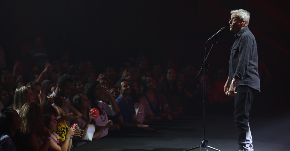 16.ago.2015 - Caetano Veloso, Gilberto Gil e Olodum se apresentaram juntos no Globo de Ouro Palco Viva Axé, no Teatro Castro Alves, em Salvador