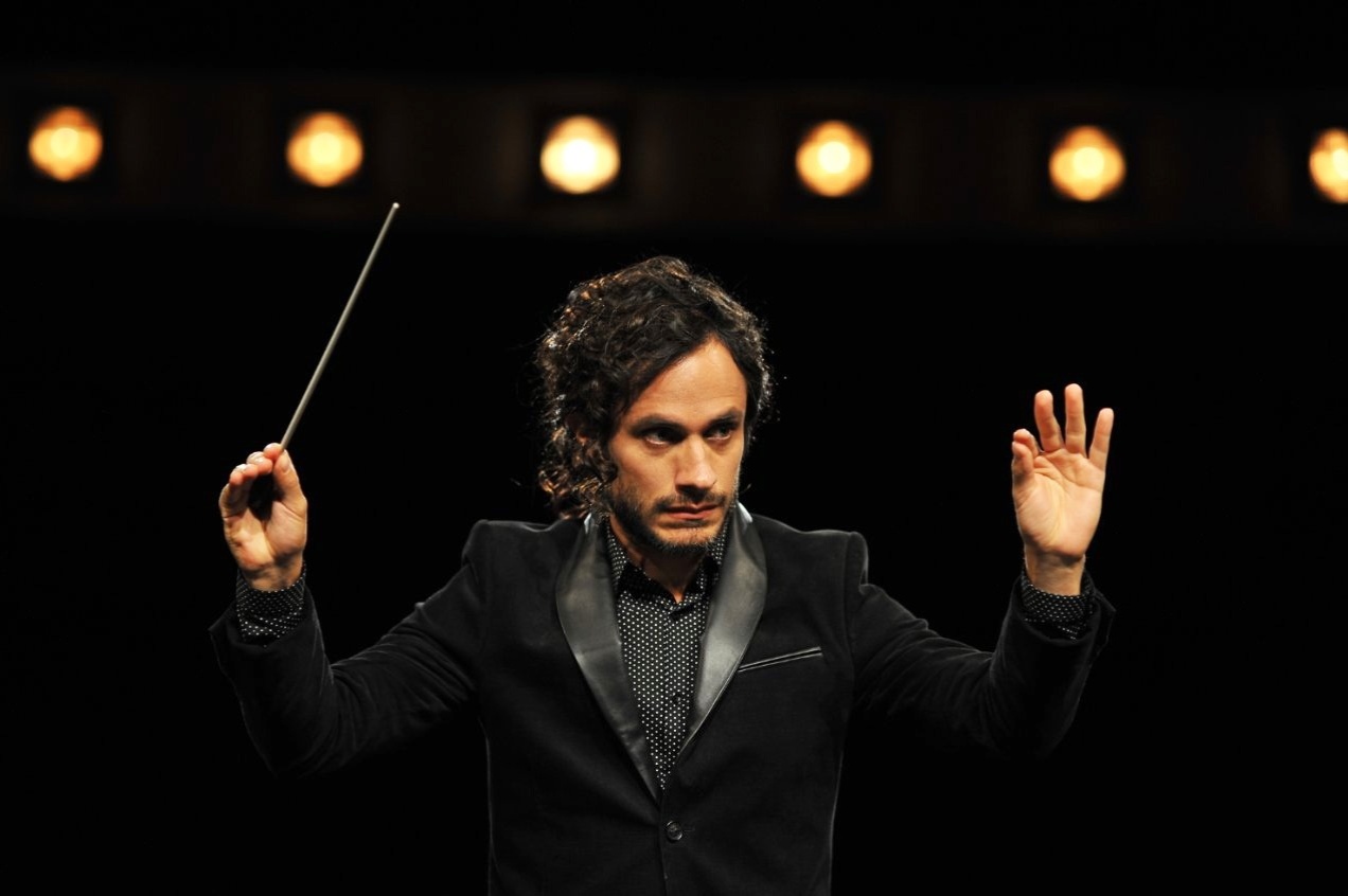 Gael Garcia Bernal interpreta o maestro Rodrigo em "Mozart in The Jungle", série da Amazon - Divulgação/Amazon