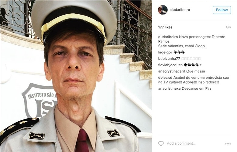 2016 - Duda Ribeiro como Tenente Ramos, da série "Valentins" - Reprodução/Instagram/dudaribeiro