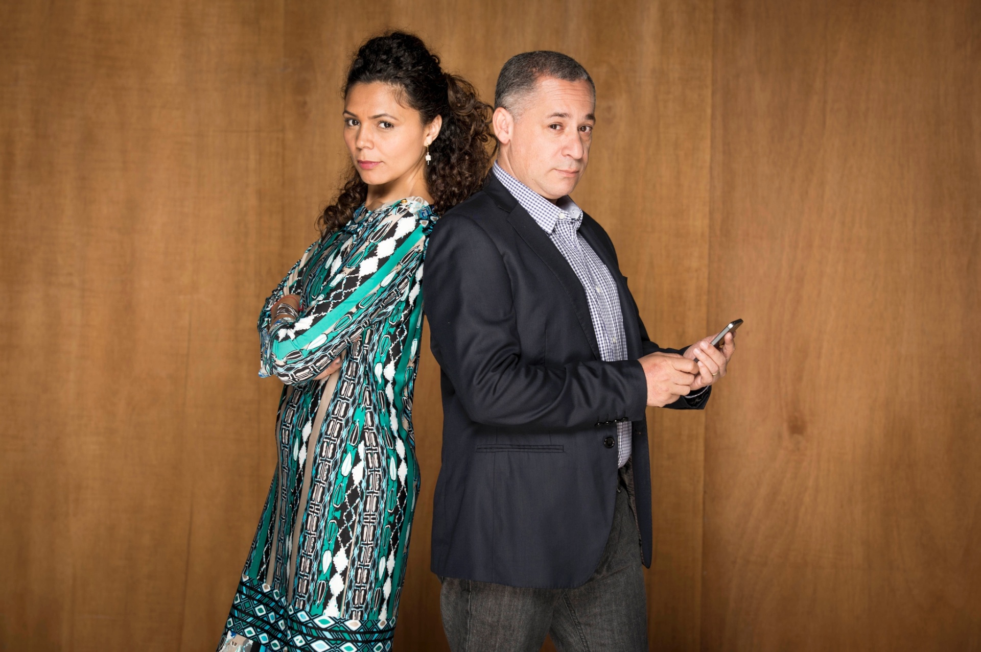 Ana e Cido: Casado há 8 anos com Ana (36) Cido é O WORKAHOLIC. O casal tem uma filha de outro casamento de Cido, que atualmente vive com eles. Os dois trabalham juntos e Ana quer a atenção do seu marido enquanto ele só quer falar de trabalho - Divulgação/Fox