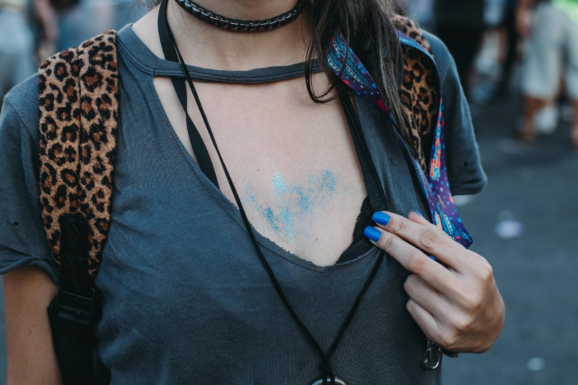 Público abusa da purpurina no festival Lollapalooza, em São Paulo, no Autódromo de Interlagos - Felipe Gabriel/UOL