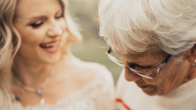 Jordyn Jensen usa o vestido de sua avó, Penny - Reprodução/Facebook - Reprodução/Facebook