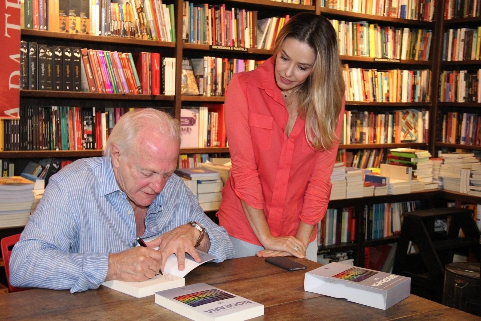 Bianca Rinaldi no lançamento da "Biografia de Televisão Brasileira", dos jornalistas Flávio Ricco e José Armando Vannucci, no Rio - Wallace Barbosa/AgNews