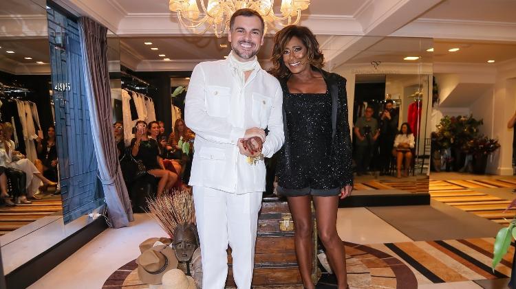 Gloria Maria e o estilista Sandro Barros - Manuela Scarpa - Manuela Scarpa