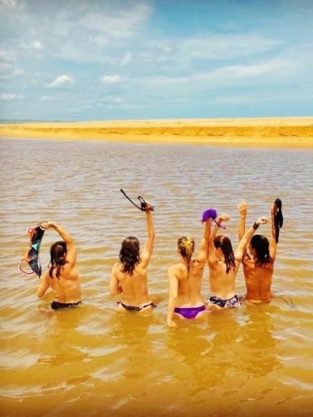 Ingrid Guimarães com amigas: Topless em Trancoso - Reprodução/ Instagram