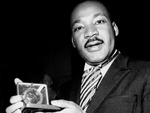 Martin Luther King pagou o parto de Julia Roberts? Conheça a história