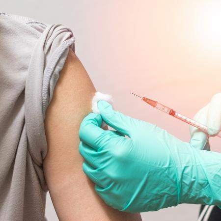 Busca por vacina da gripe está baixa entre mães e crianças pequenas em SP - iStock