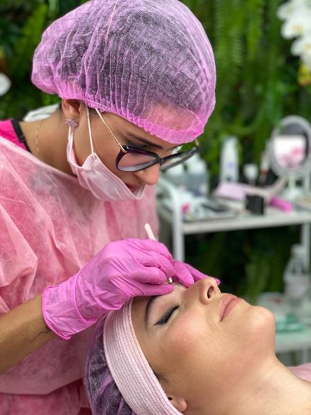 Natalia Martins que criou o Natalia beauty academy, com micropigmentação de sobrancelha e outros serviços