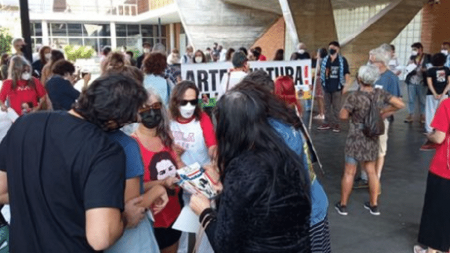 Manifestantes reunidos na Cinemateca do Rio de Janeiro - Reprodução/Instagram @soscinematecabrasileira