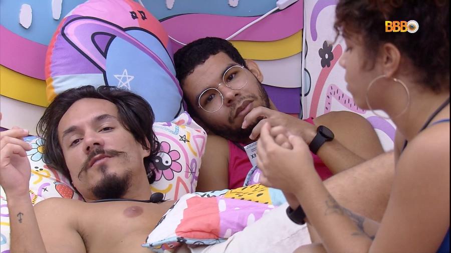 Eliezer, Vyni e Maria conversando no quarto Lollipop - Reprodução