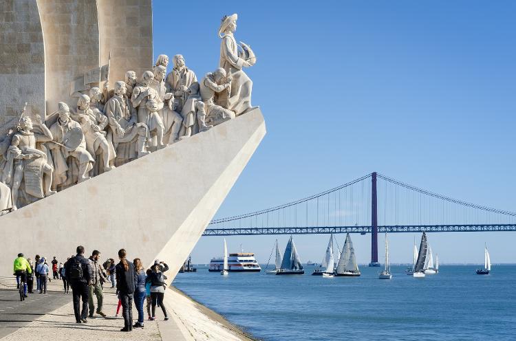 A emissão digital do certificado de autorização de residência custará 15 euros (R$ 82) - cristianoalessandro/Getty Images - cristianoalessandro/Getty Images