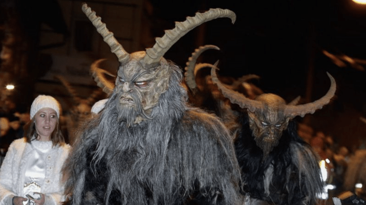 Krampus, a assustadora criatura mitológica que é ajudante do Papai Noel