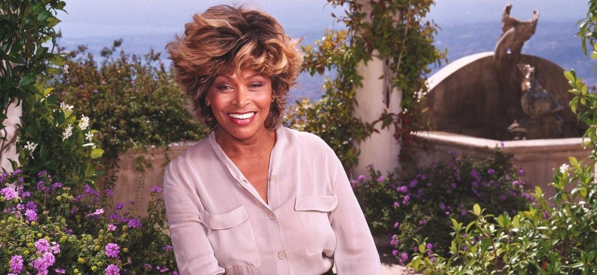 Tina Turner em sua casa no sul da França em 1999 - Reprodução/Architectural Digest