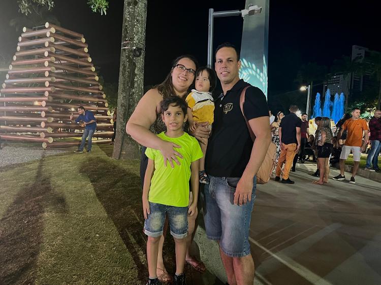 Roberto da Silva Marinho é natural de São Paulo, mas mudou para Campina Grande (PB) há um ano. Ele levou a esposa e seus dois filhos para a primeira noite no Parque do Povo