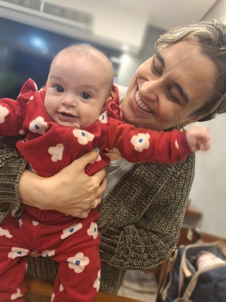 Maria Fernanda Espinosa com sua bebê de seis meses