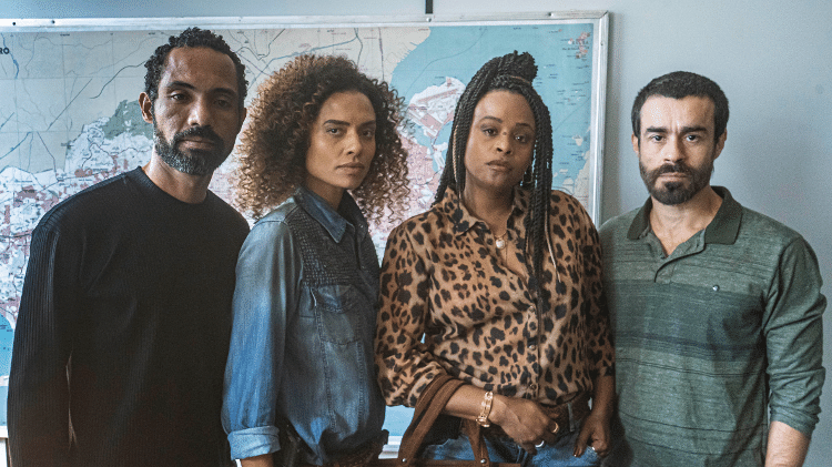 Mendonça (Sílvio Guindane), Andrea (Aisha Jambo), Karen (Roberta Rodrigues) e Santiago (Erom Cordeiro) em "A Divisão" Mendonça (Sílvio Guindane), Andrea (Aisha Jambo), Karen (Roberta Rodrigues) e Santiago (Erom Cordeiro) em "A Divisão"