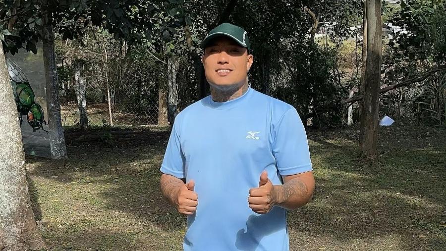 João Igor vai fazer uma cirurgia para remover um fragmento de bala no pulso, segundo amiga
