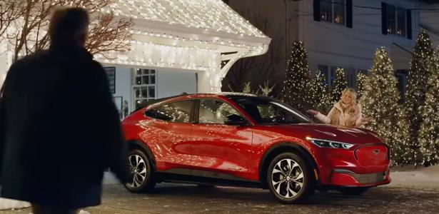 Montadoras se rendem ao clima natalino em comerciais bem humorados; assista