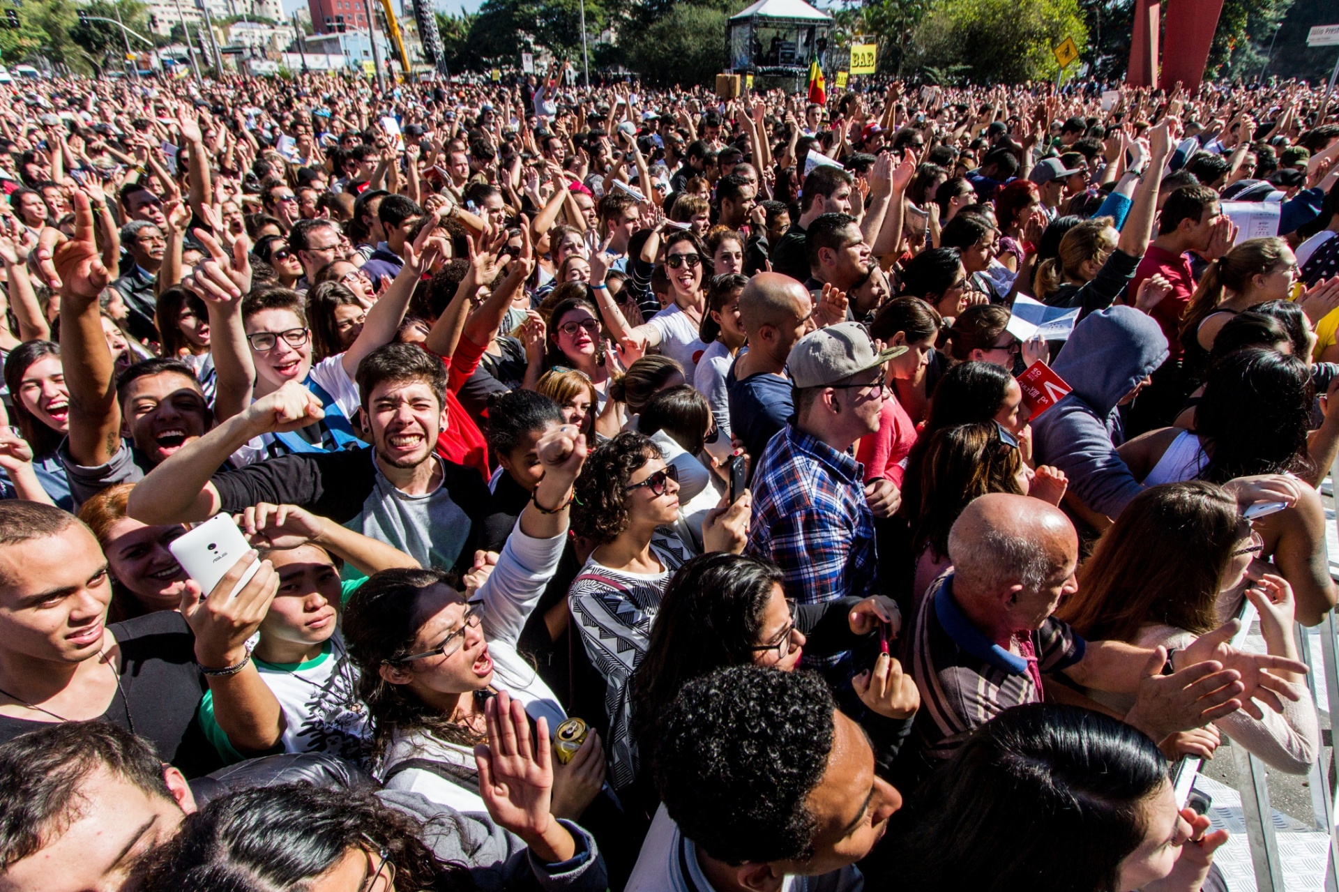 21.jun.2015 - Público durante show de Nando Reis no Palco Julio Prestes, dentro da programação da Virada Cultural 2015, em São Paulo - Carla Carniel/Frame/Estadão Conteúdo