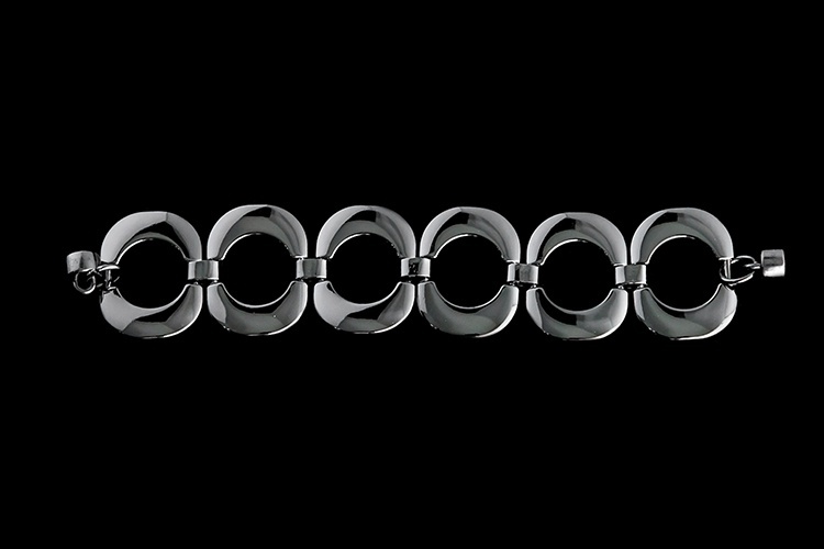 Pulseira com elos, da Betina Werner. Preço: R$ 99. Informações: (51) 9806-5477| Preço e disponibilidade pesquisados em agosto de 2015 e sujeitos a alterações - Divulgação