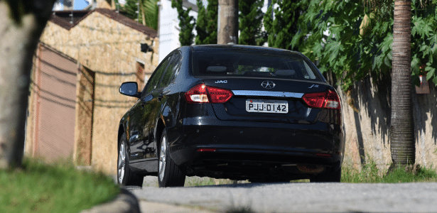 JAC J5 traseira - Murilo Góes/UOL - Murilo Góes/UOL