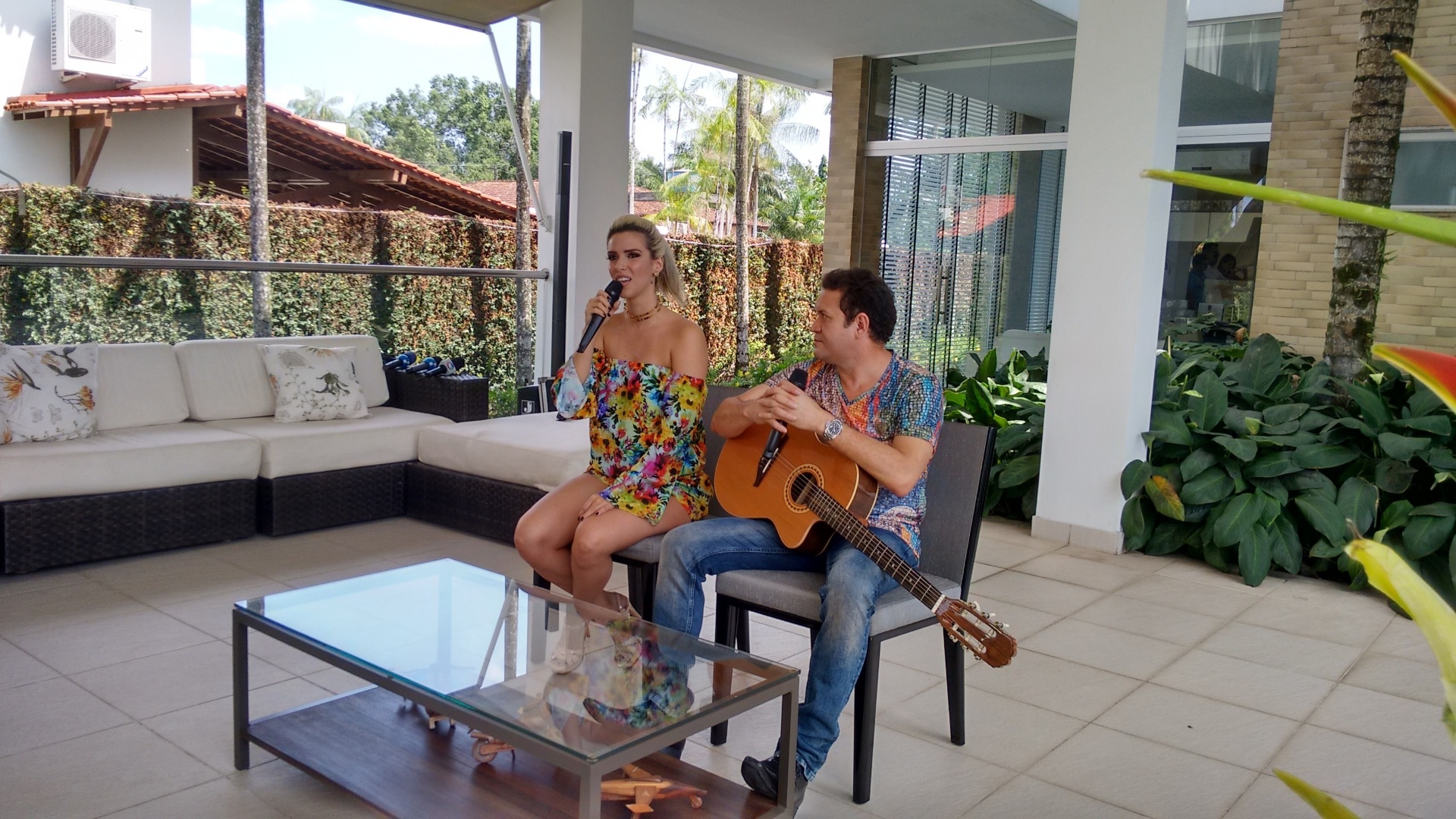 31.out.2015 - Chimbinha apresenta oficialmente, em Belém (PA), Thábata Mendes como sua nova parceira musical para 2016 - Elias Santos/UOL