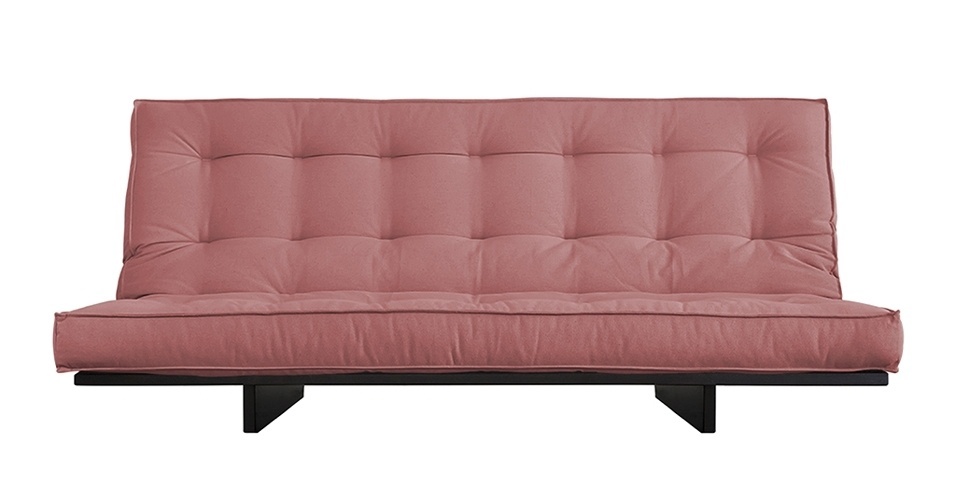 O sofá-cama Soho é confeccionado com base de eucalipto maciço e futon com costura em relevo revestido com lona reciclada. Sem braços, o móvel tem manuseio por sistema de trava com pino e oferece três posições de uso: sofá, cama e lounge. À venda na Futon Company (www.futon-company.com.br) | Para outras informações, consulte o fornecedor - Divulgação