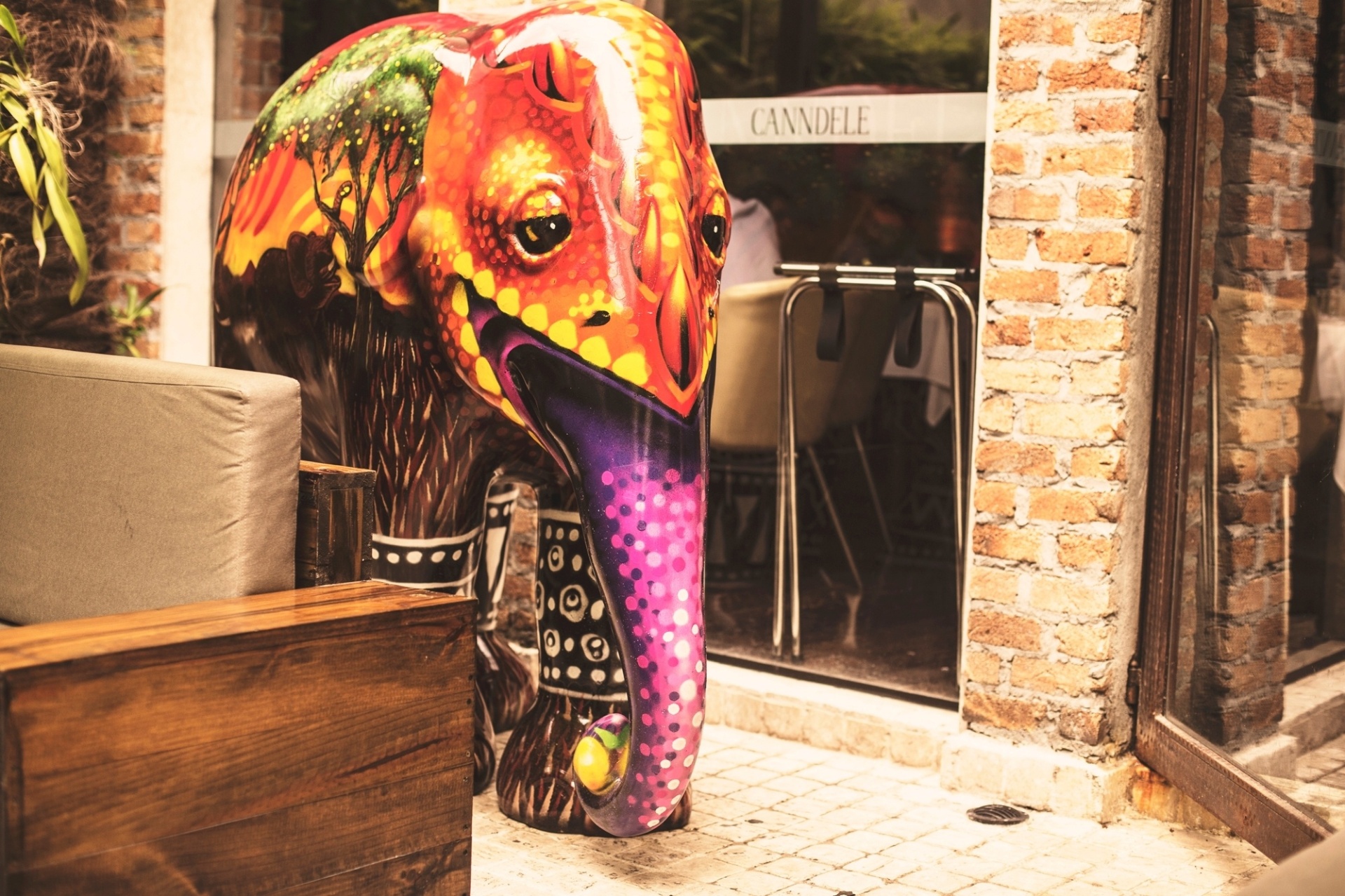 Camalefante, do artista Rodrigo Rizzo, no Candela (rua Bandeira Paulista, 676, Itaim Bibi) - Divulgação