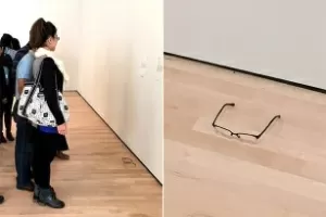 Visitantes param para observar óculos colocados no chão em museu de São Francisco - Teejay/Facebook/Montagem UOL