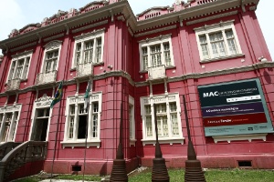 Museu de Arte Contemporânea do Paraná (MAC-PR) tem em sua programação especial visitas mediadas a exposições do acervo do espaço - Divulgação/Jonas Oliveira/ANPr
