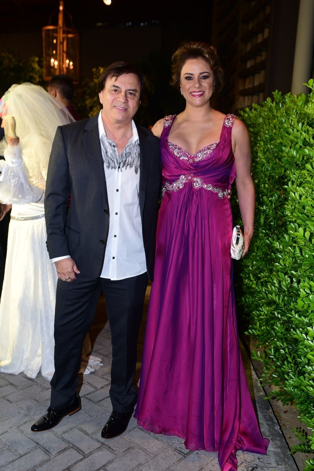 21.nov.2016 - O cantor sertanejo Chitãozinho chega acompanhado da mulher, Márcia Alves, à cerimônia do sétimo casamento de Fábio Jr. em São Paulo - Leo Franco/AgNews