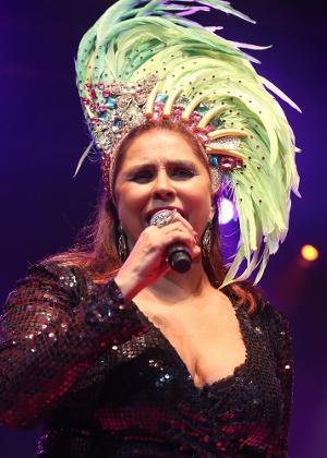 14.fev.2017 - Fafá de Belém cantou com Leci Brandãono Show de Verão da Mangueira, realizado no Rio de Janeiro, no Vivo Rio - Roberto Filho/Brazil News - Roberto Filho/Brazil News