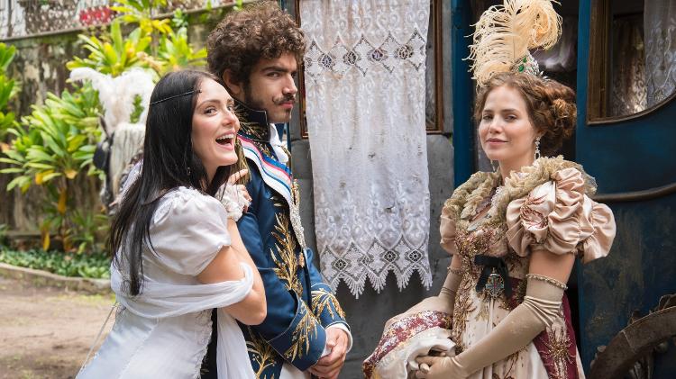 Isabelle Drummond, Caio Castro e Letícia Colin nos bastidores de "Novo Mundo" - Divulgação/TV Globo - Divulgação/TV Globo