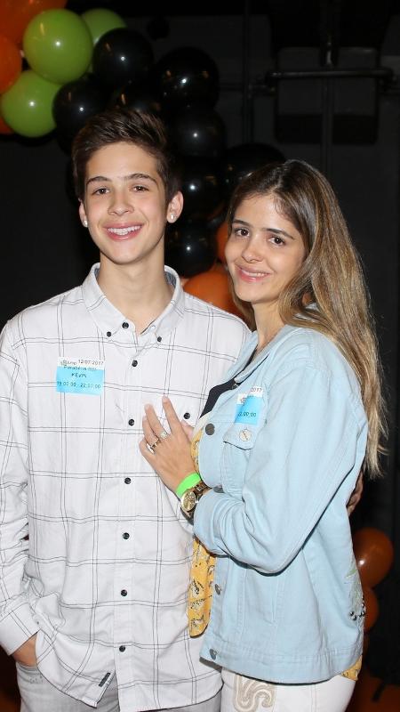 João Guilherme posa com a mãe, Naira Ávila, no aniversário do ator Kevin Vechiatto - Thiago Duran/AgNews