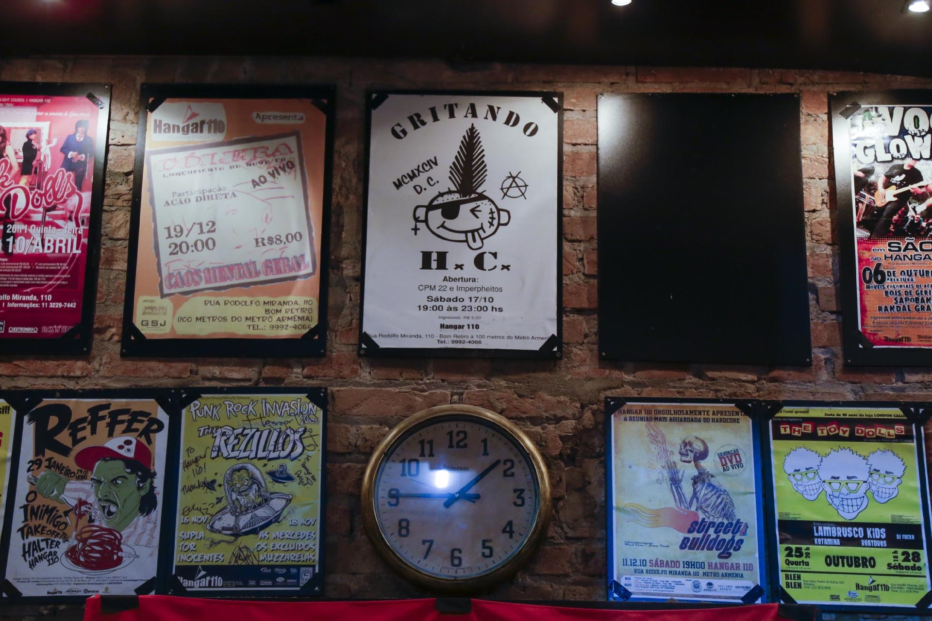 Após 19 anos, a casa de shows Hangar 110 vai fechar. Marcos "Alemão" Baldin e Cilmara Baldin estiveram à frente do local, ponto de encontro do punk, hardcore e metal - Marcelo Justo/UOL