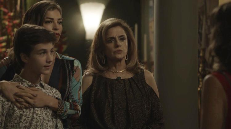 Clara visita o filho durante o Natal para surpresa da família de Sophia - Reprodução/GShow/O Outro Lado do Paraíso - Reprodução/GShow/O Outro Lado do Paraíso