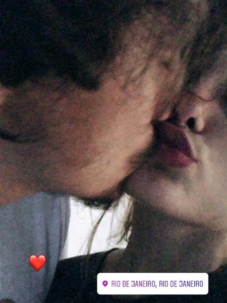 Sasha beija o namorado, Bruno, em post no Instagram - Reprodução/Instagram
