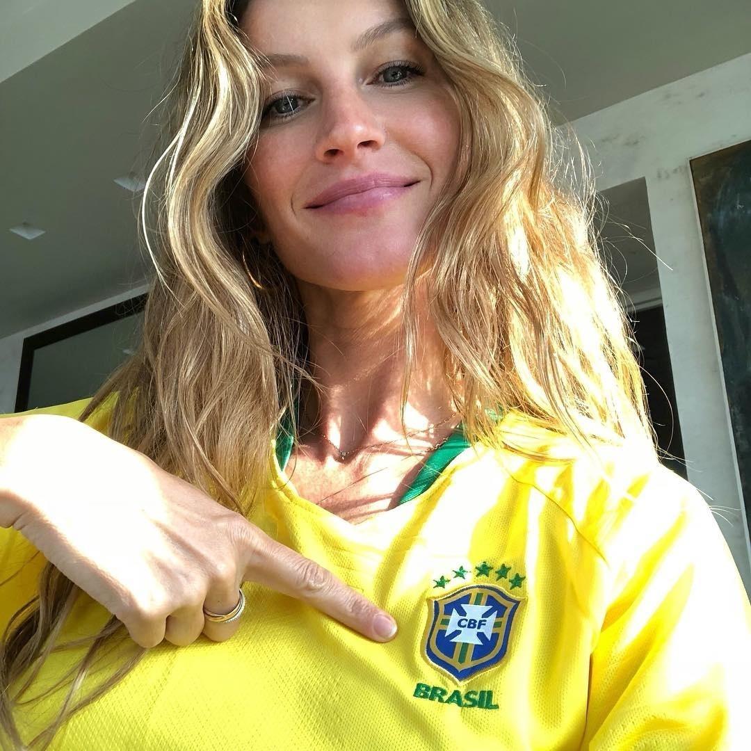 Confiante, Gisele Bündchen manifestou sua torcida antes de o jogo começar: "Vamos Brasil-sil-sil!!" - Reprodução/Instagram