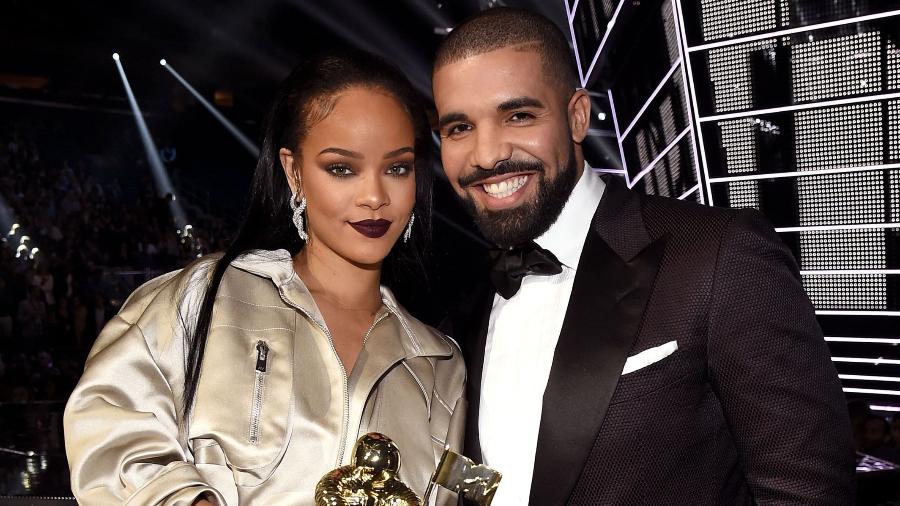 Rihanna posa com Drake no VMA 2016 - Getty Images