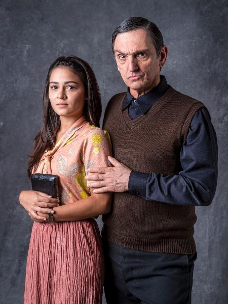 Beato, Jurandir é pai de Elisa (Giullia Buscacio) e quer que ela siga o caminho da igreja na trama de Aguinaldo Silva   - TV Globo/Divulgação - TV Globo/Divulgação