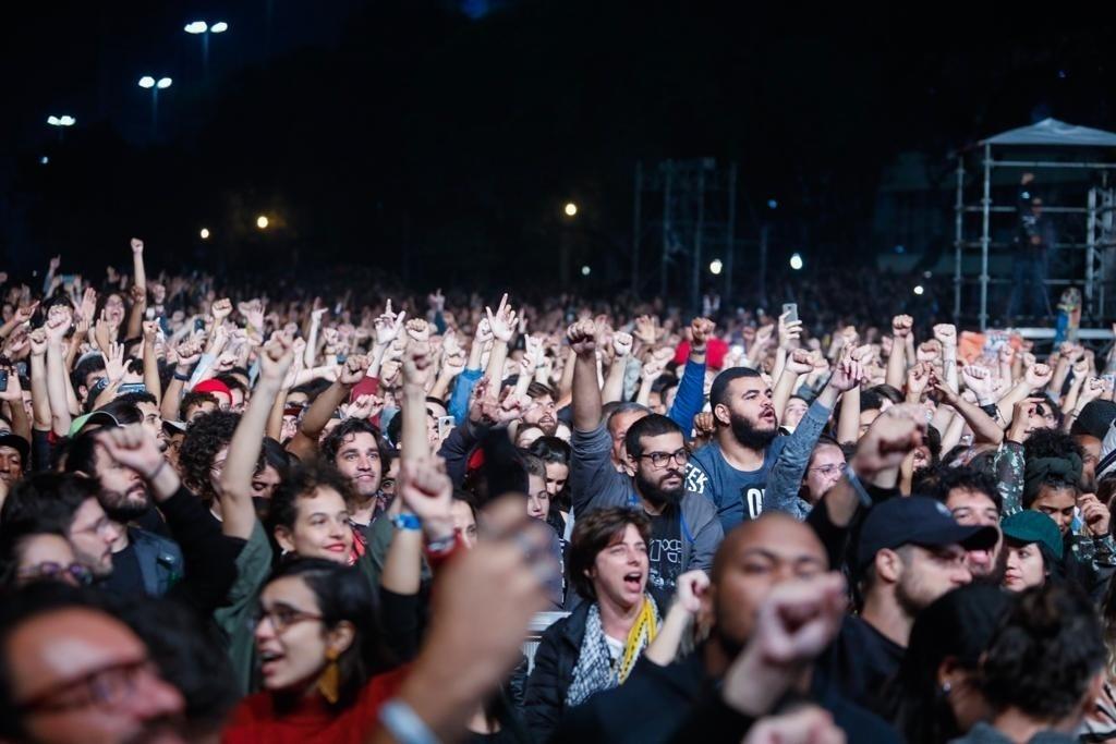 Público curte o show do rapper Criolo - Marcelo Justo/UOL