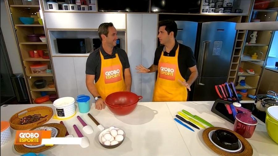 Caio Ribeiro e Caio Maciel preparam um bolo durante o Globo Esporte (SP) - Reprodução 