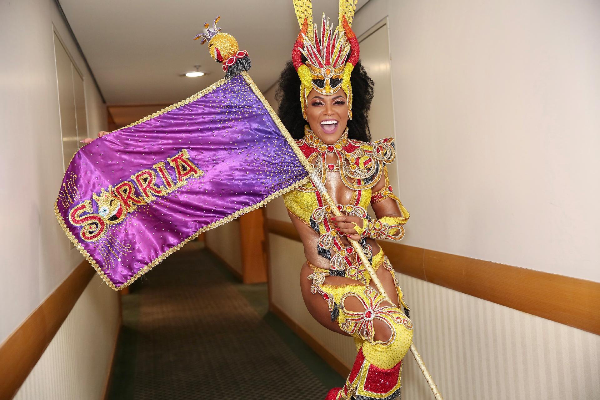 Simone Sampaio, rainha da bateria da Dragões da Real - Iwi Onodera/UOL