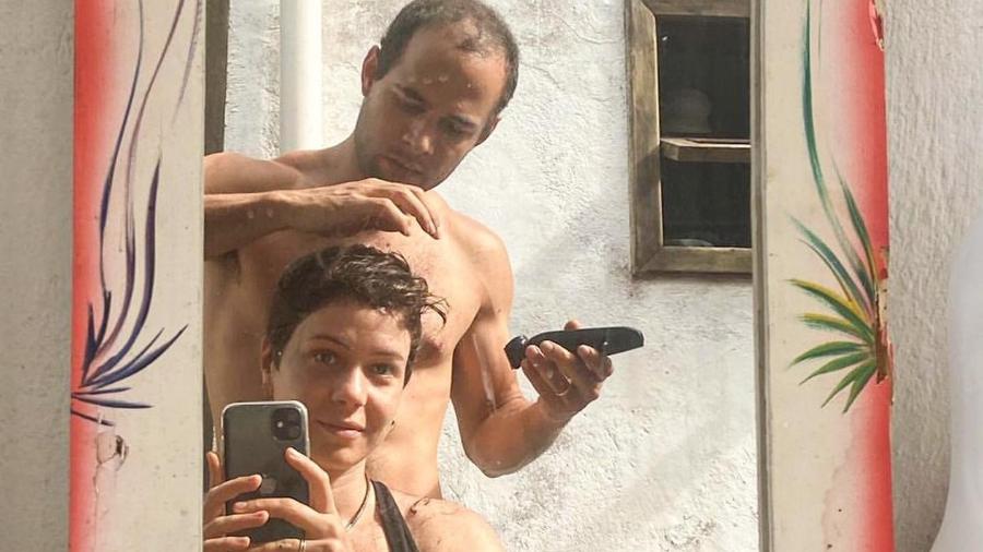 Leandra Leal e o namorado, Guilherme Burgos, no isolamento social - Reprodução/Instagram