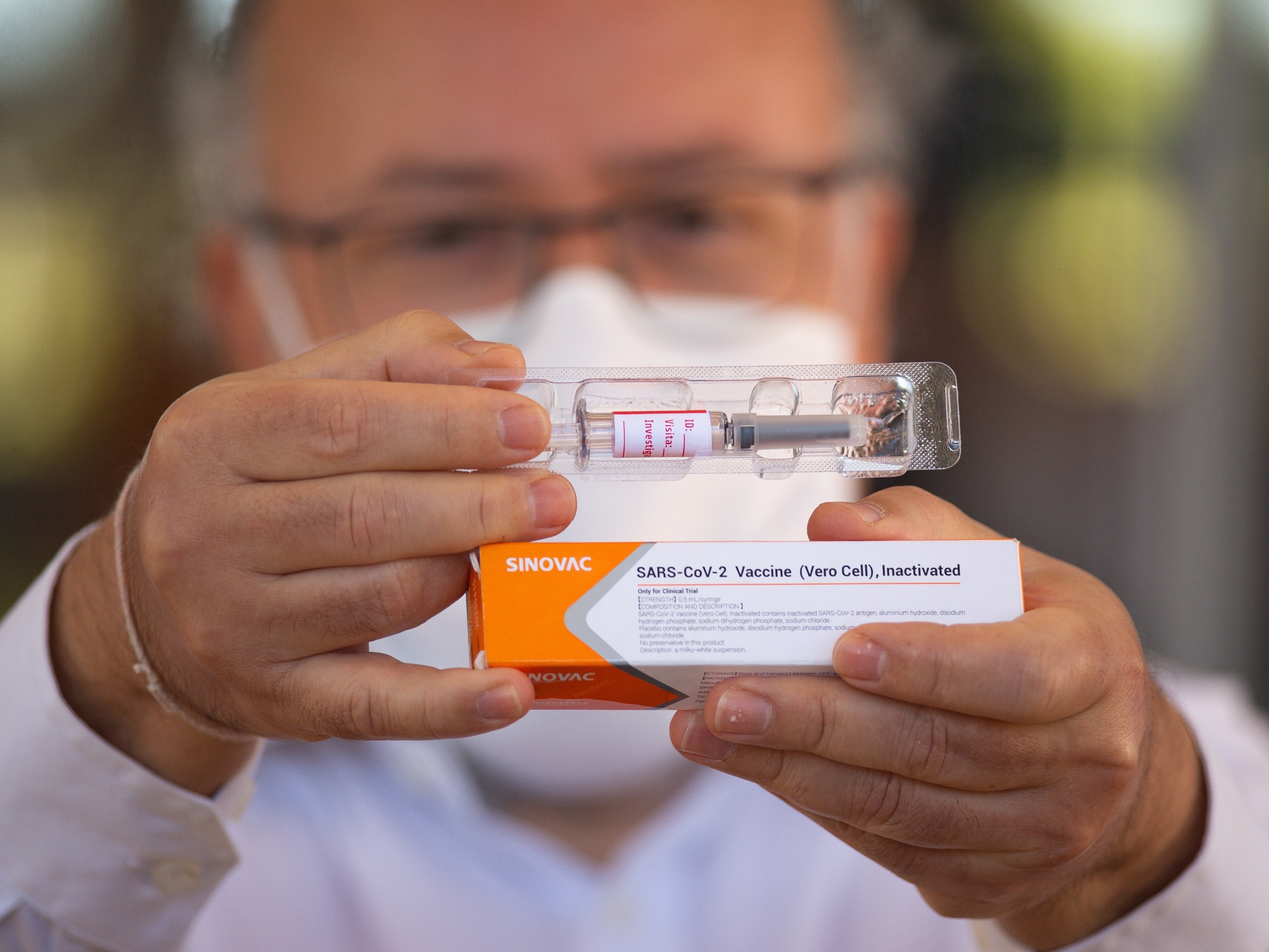 É falso que China não usará suas próprias vacinas