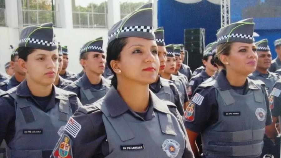Adriana da Silva Andrade, em foto feita na formatura como policial militar, foi atingida por uma quadrilha em fuga - Arquivo pessoal